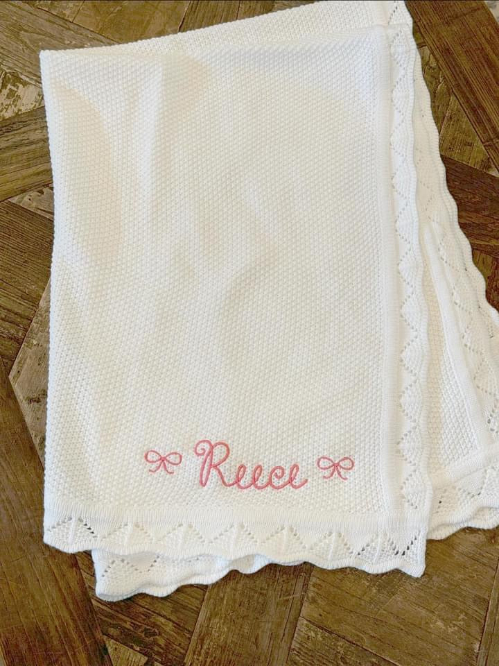Scalloped edge knit blanket